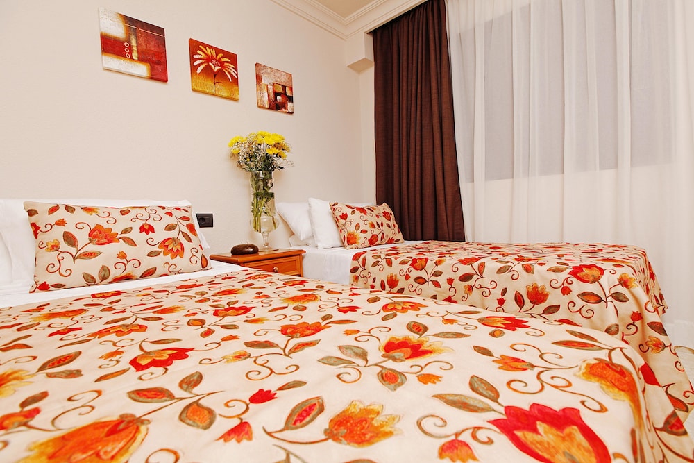 ROYAL SUN RESORT 13/74