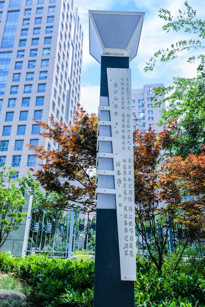 Hundred Hotel 54/60