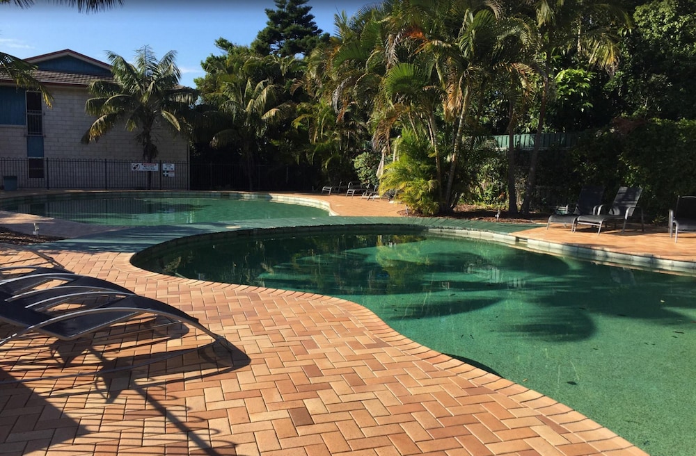 Aqualuna Beach Resort 5/56