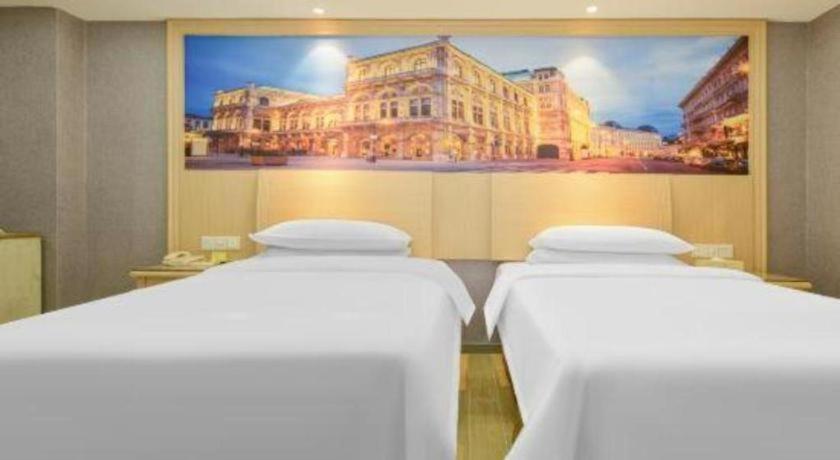 Vienna Hotel (Shenzhen Guanguang Road Foxconn) 43/58