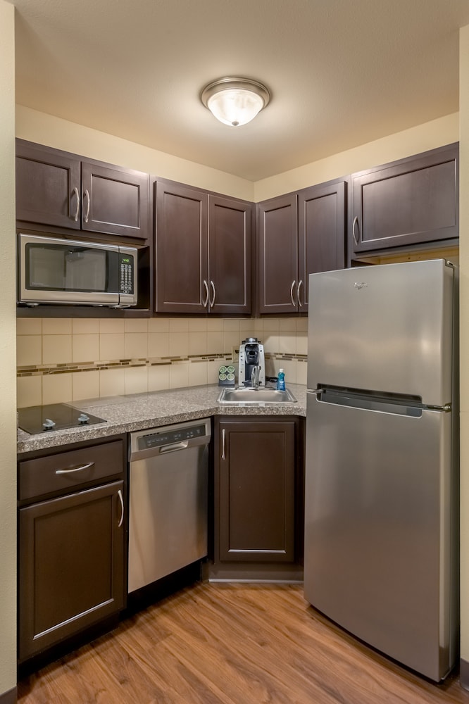 Landmark Suites 39/50
