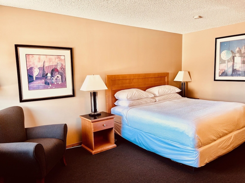 Royal Hotel 24/53