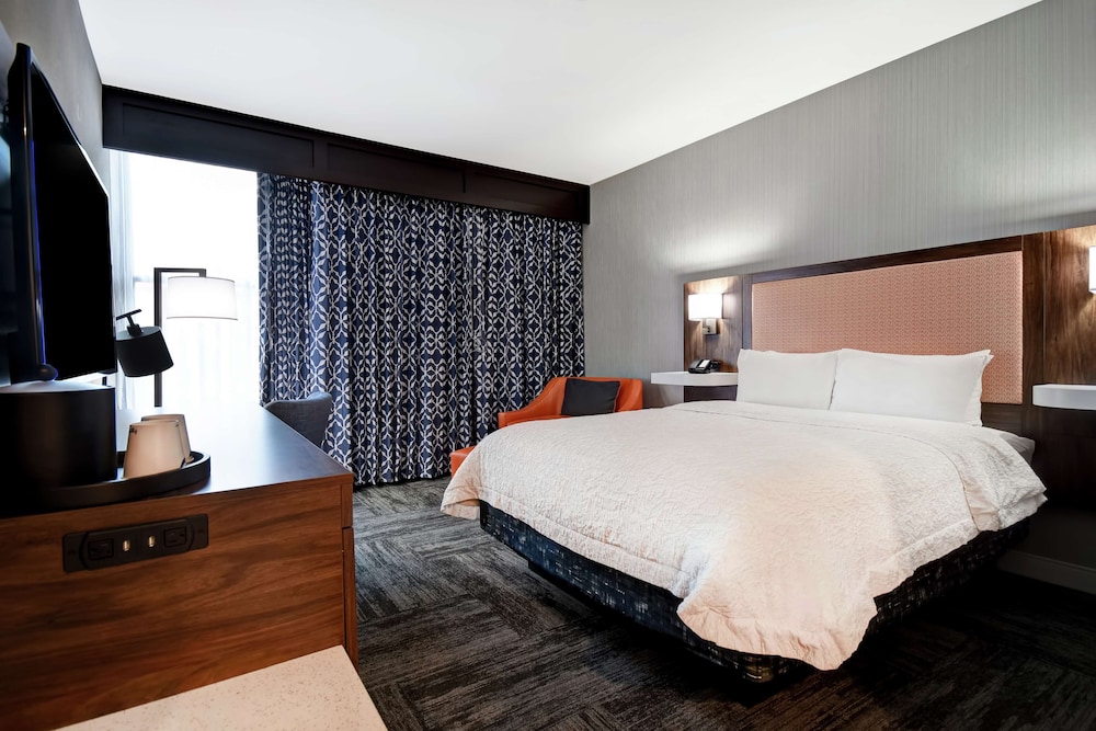 ROOM, QUEEN BED