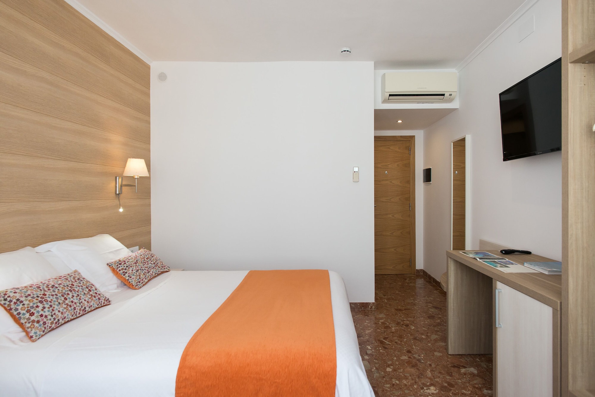SUPERIOR, DOUBLE BED