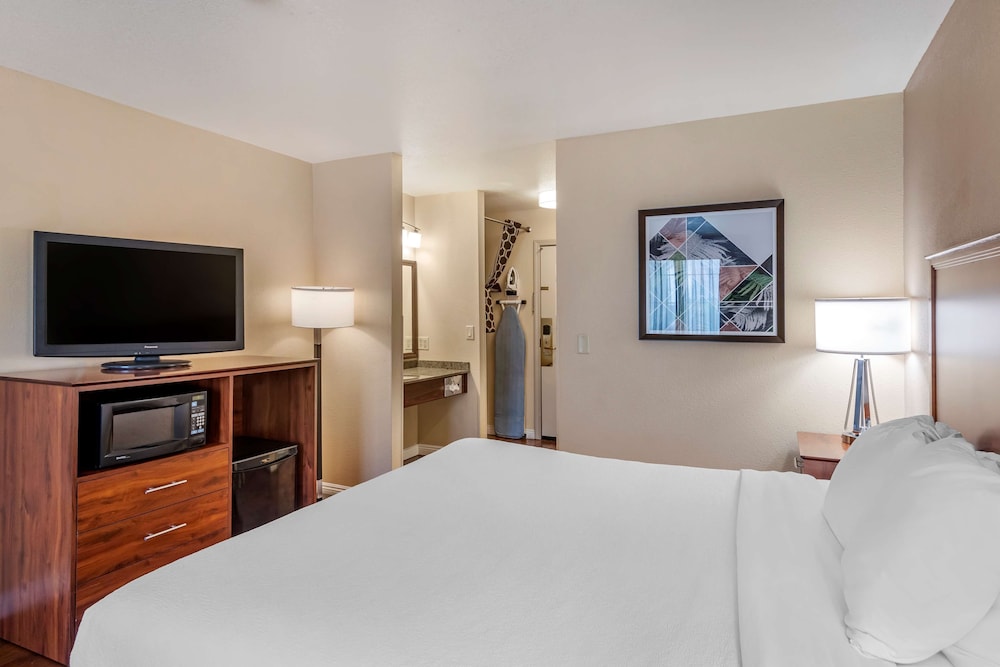 Best Western Plus John Jay Inn & Suites 15/37
