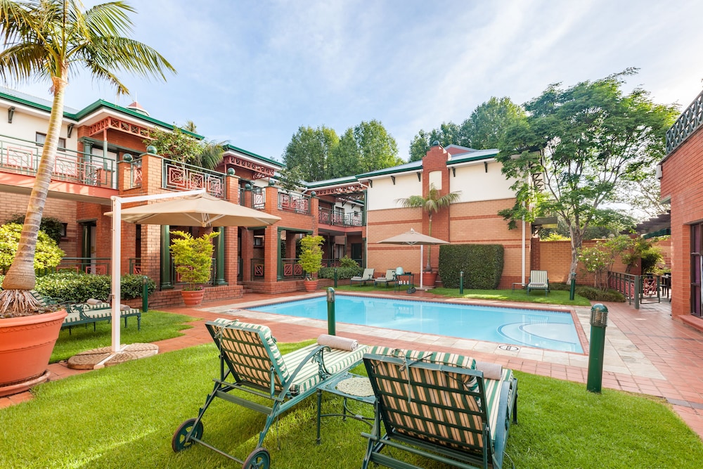 Courtyard Hotel Rosebank 6/47