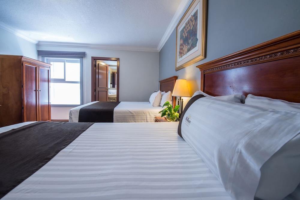 DEL MARQUES HOTEL AND SUITES 18/53
