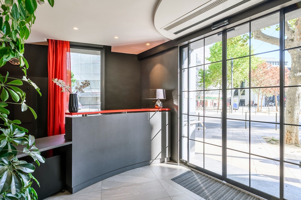 COMFORT HOTEL SIXTEEN PARIS MONTROUGE 10/67