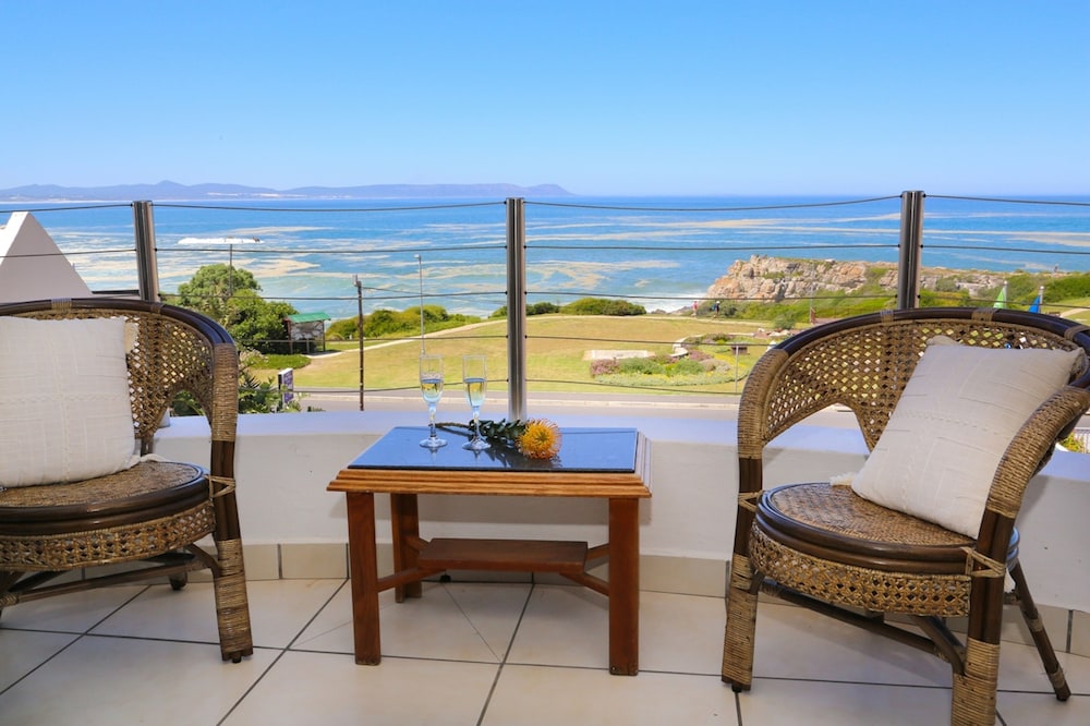 Misty Waves Boutique Hotel 55/79