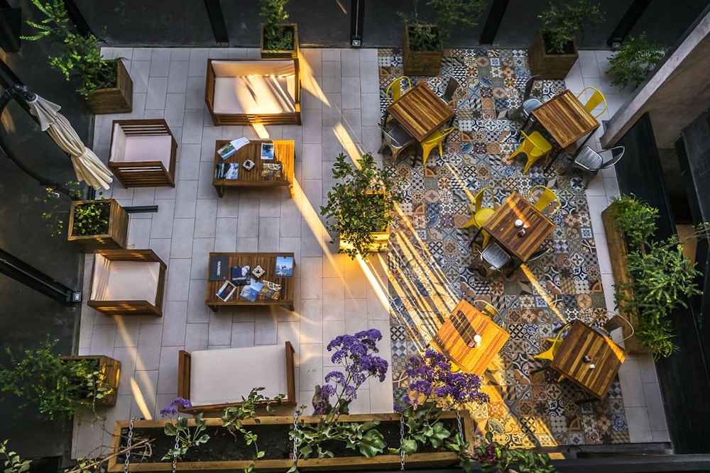 Verso Hotel 1/50