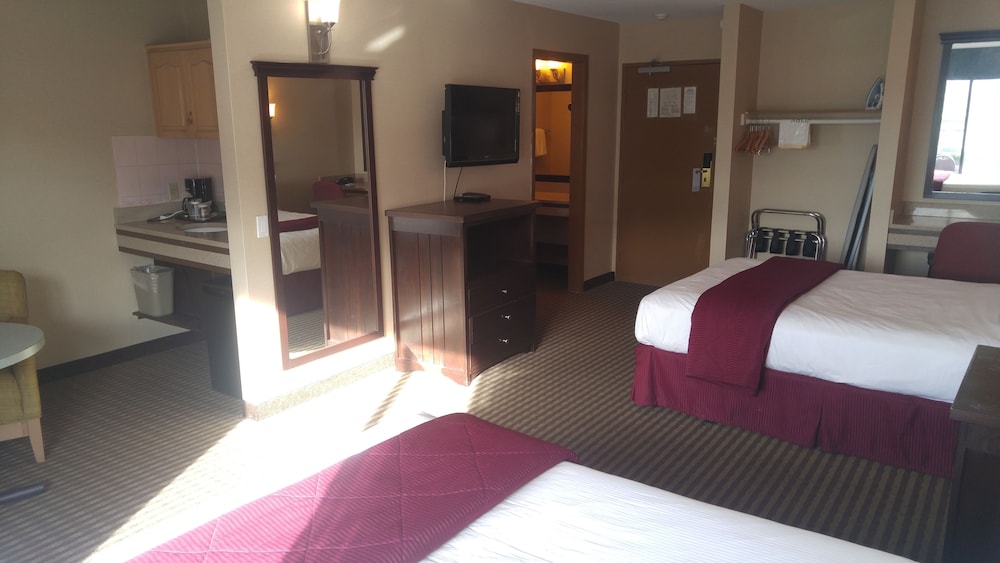 Ramada by Wyndham Abbotsford 10/24