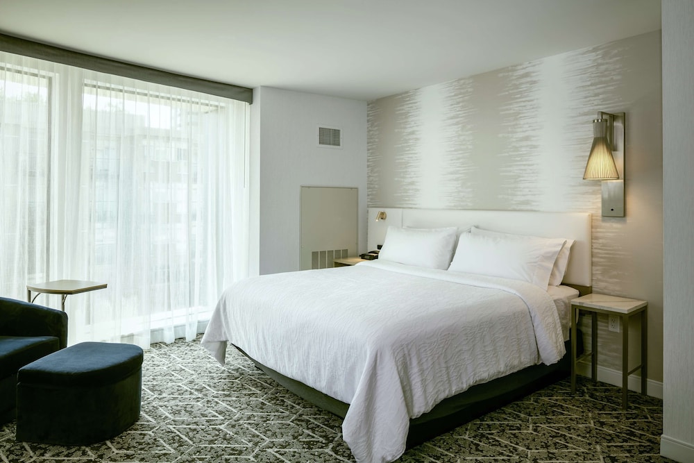 Hilton Garden Inn Seattle Bellevue Downtown 15/70