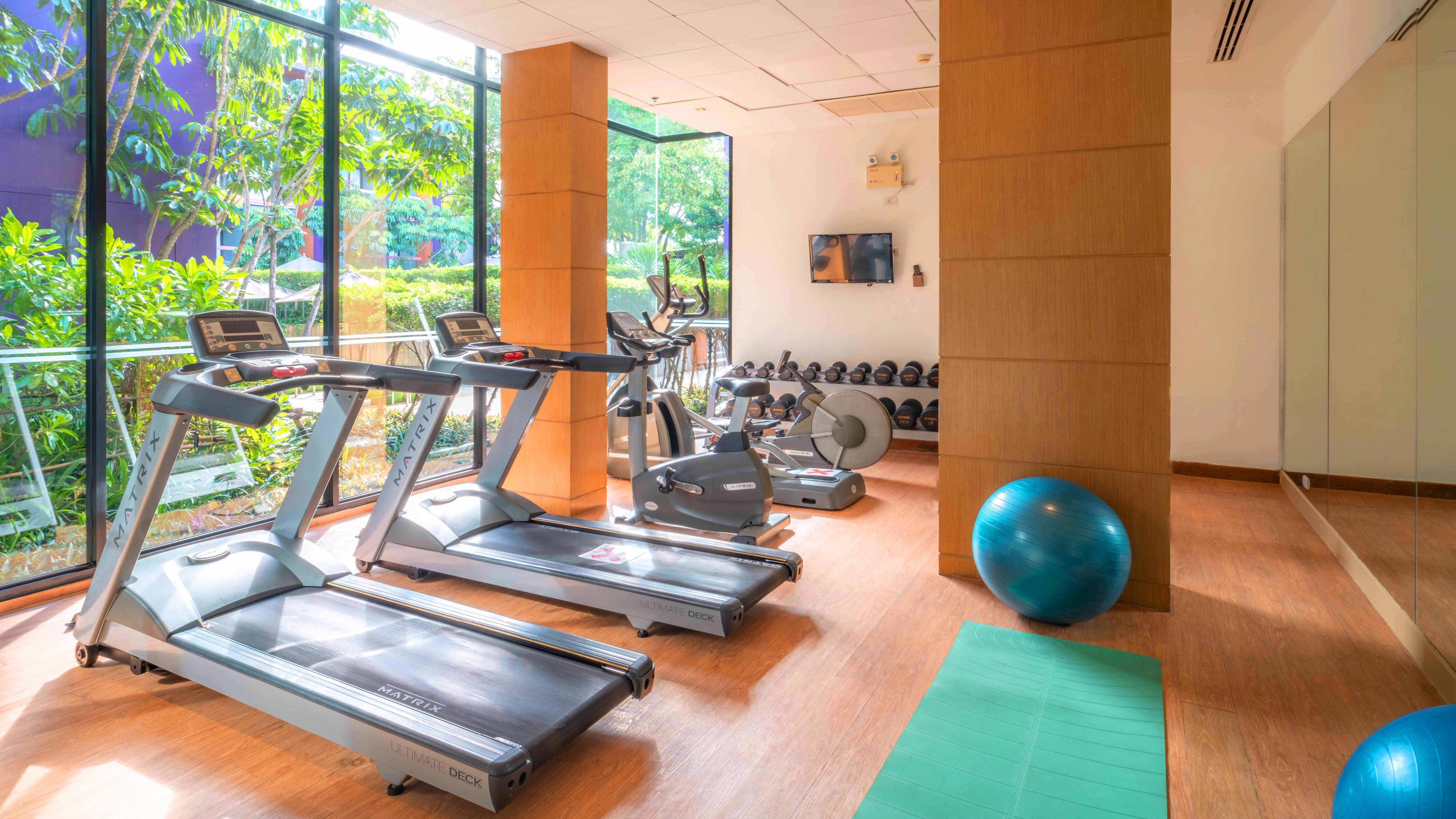 Holiday Inn Express Phuket Patong Beach Central 43/82