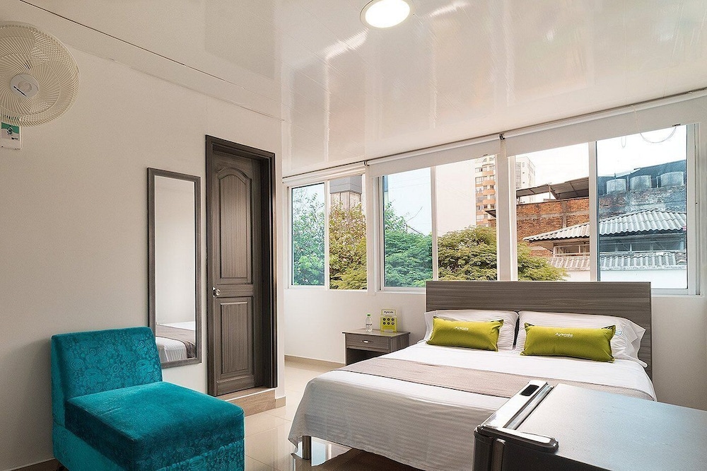Hotel Exito 18/30