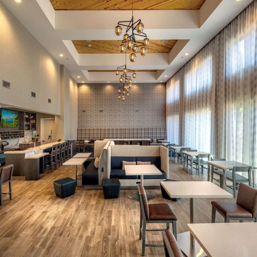 Hampton Inn and Suites South Lake Tahoe 34/39