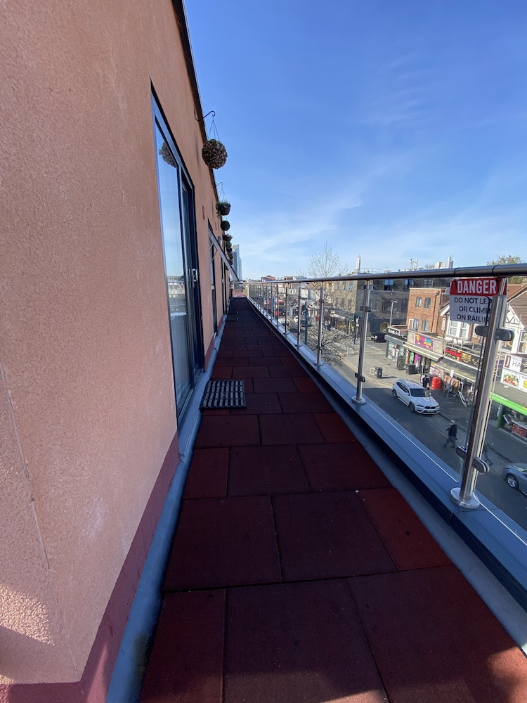 Premierlux Serviced Apartments 2/62