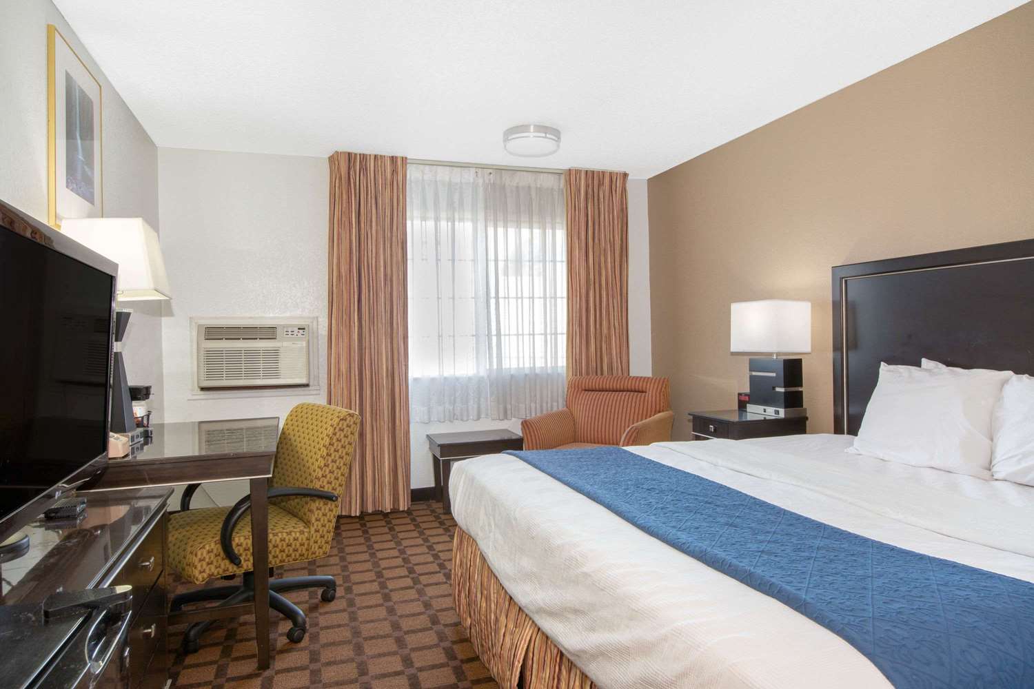 Hotel Roseburg 4/12