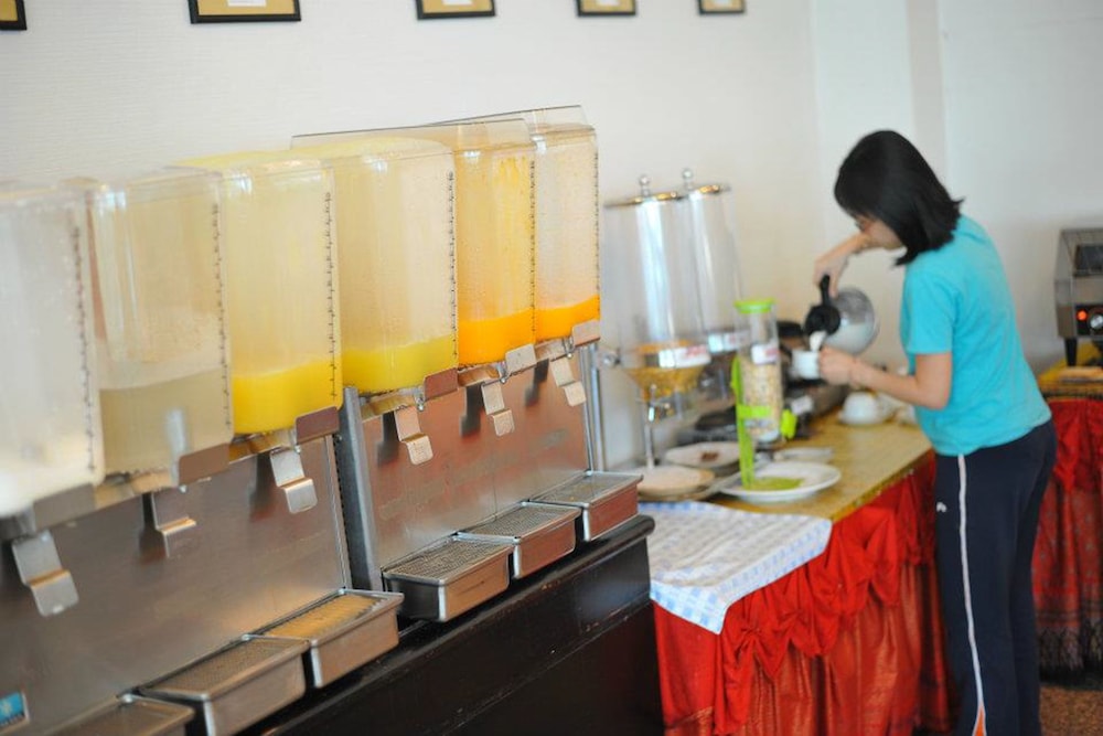 C N Hotel Patong 38/46