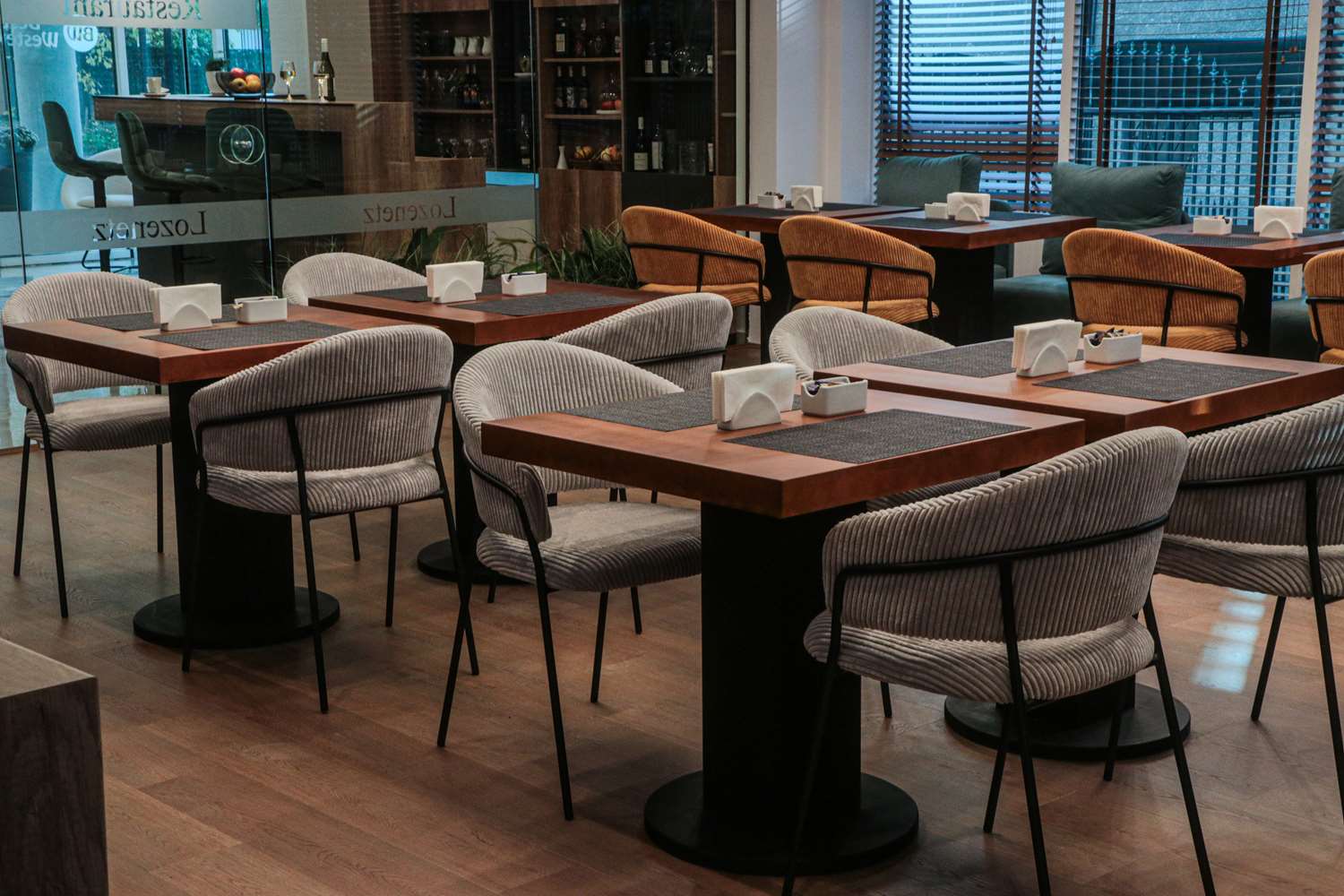 restaurant cafeteria