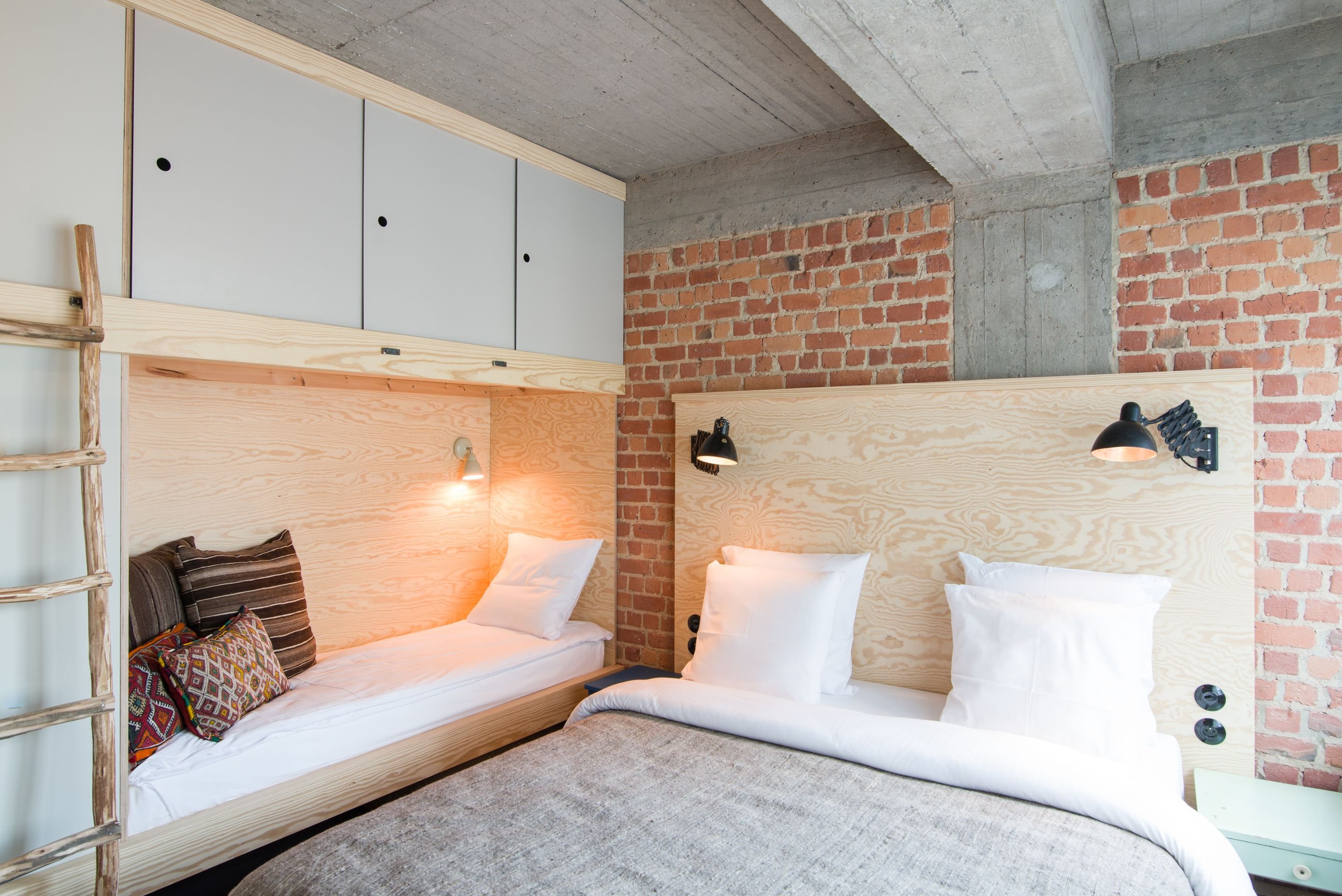 ROOM, QUADRUPLE