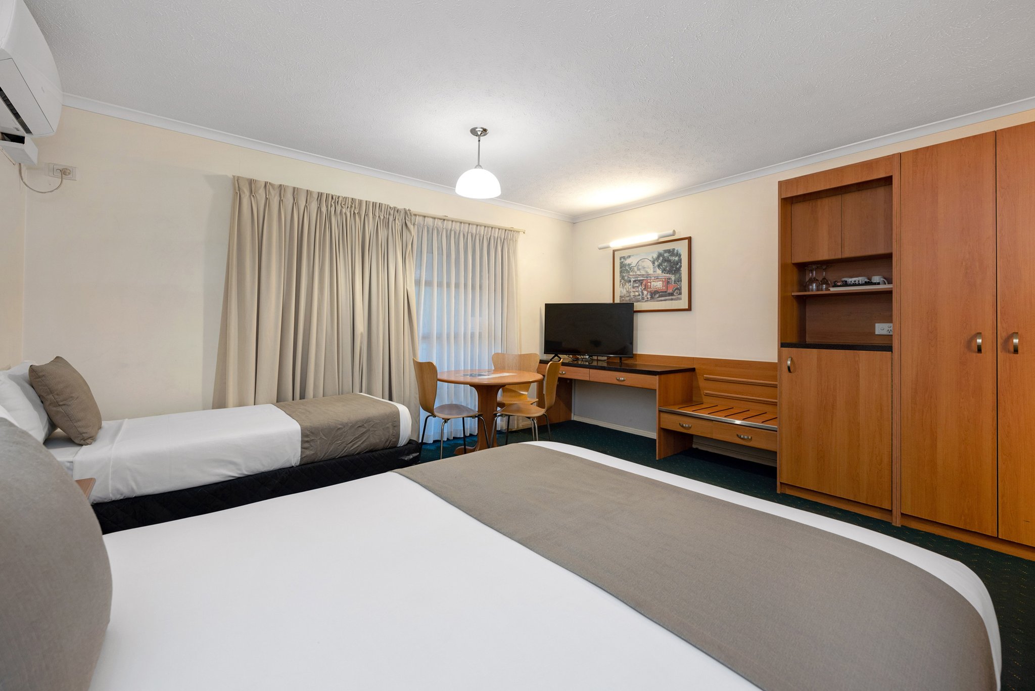 Pegasus Motor Inn And Serviced Apartments 12/47