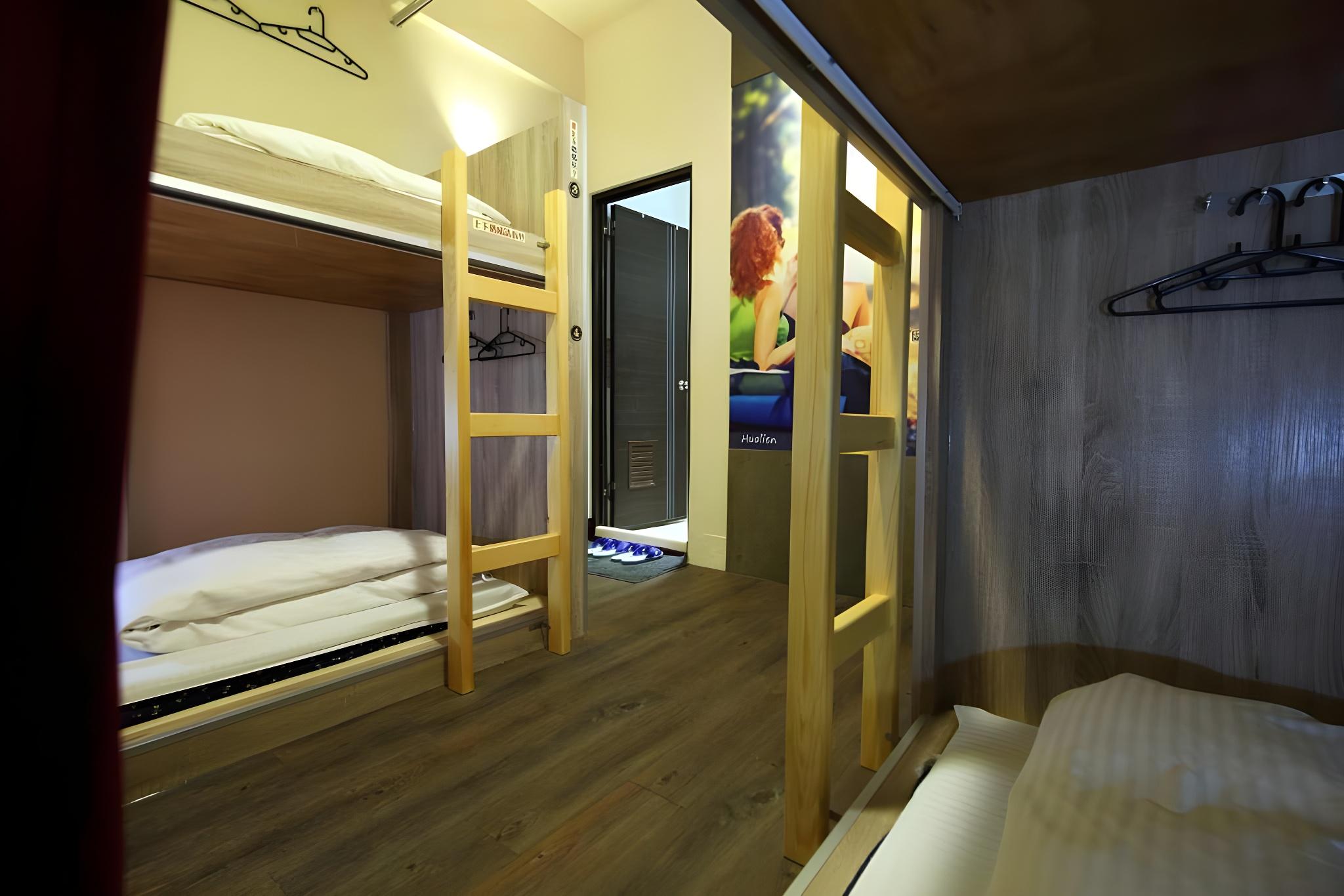 Female Dorm, 4 People