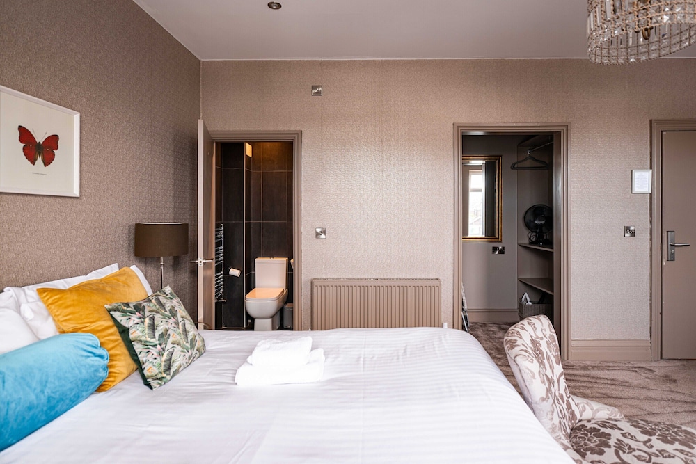 Peaky Blinders Accommodation & Bar 6/50