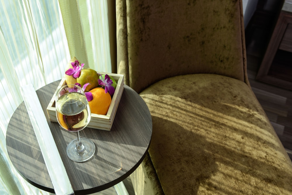 Ramada by Wyndham Bangkok Sukhumvit 11 54/83