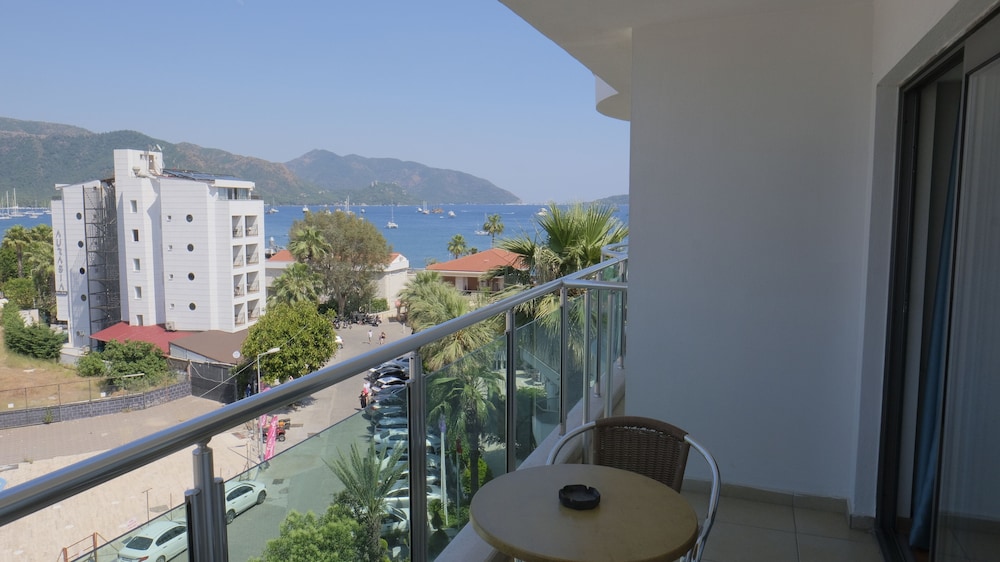Cihanturk Hotel 68/72