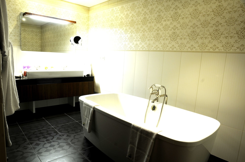 Hotel La Belle Meuniere 43/50