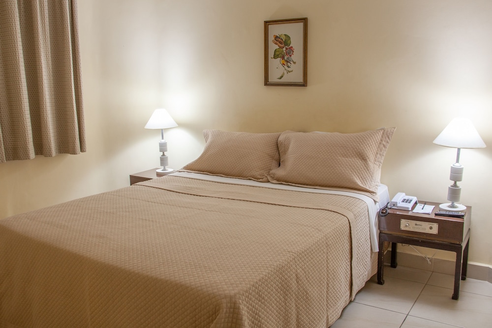 DELUXE, KING BED