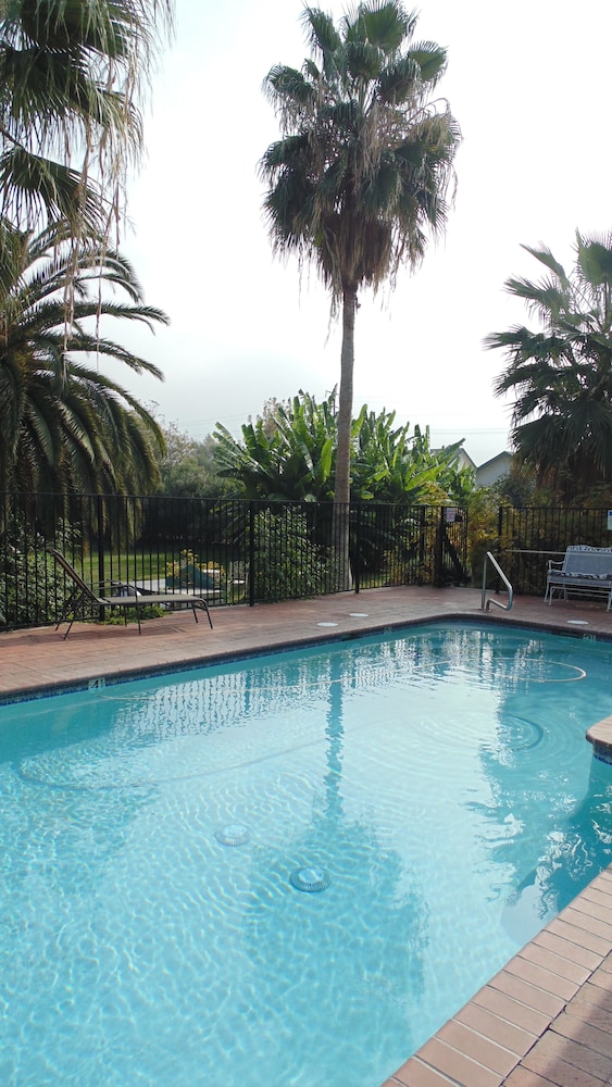 Plantation Bed & Breakfast 24/50