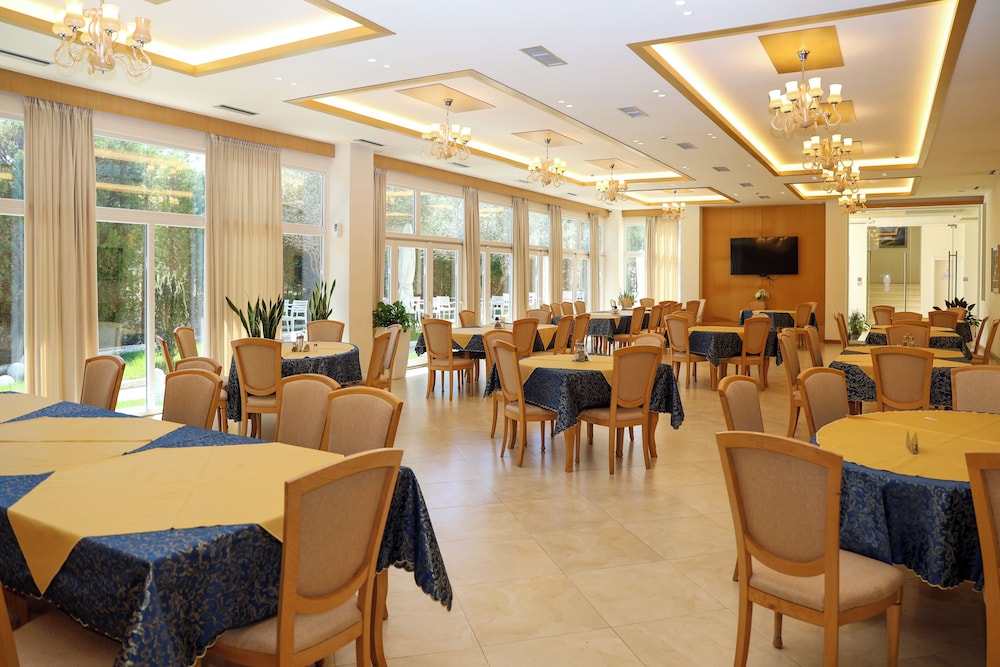 Grand White City Hotel 33/41