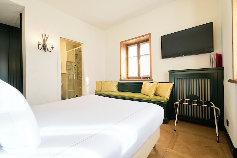 Ambra Cortina Luxury Fashion Boutique Hotel 25/55