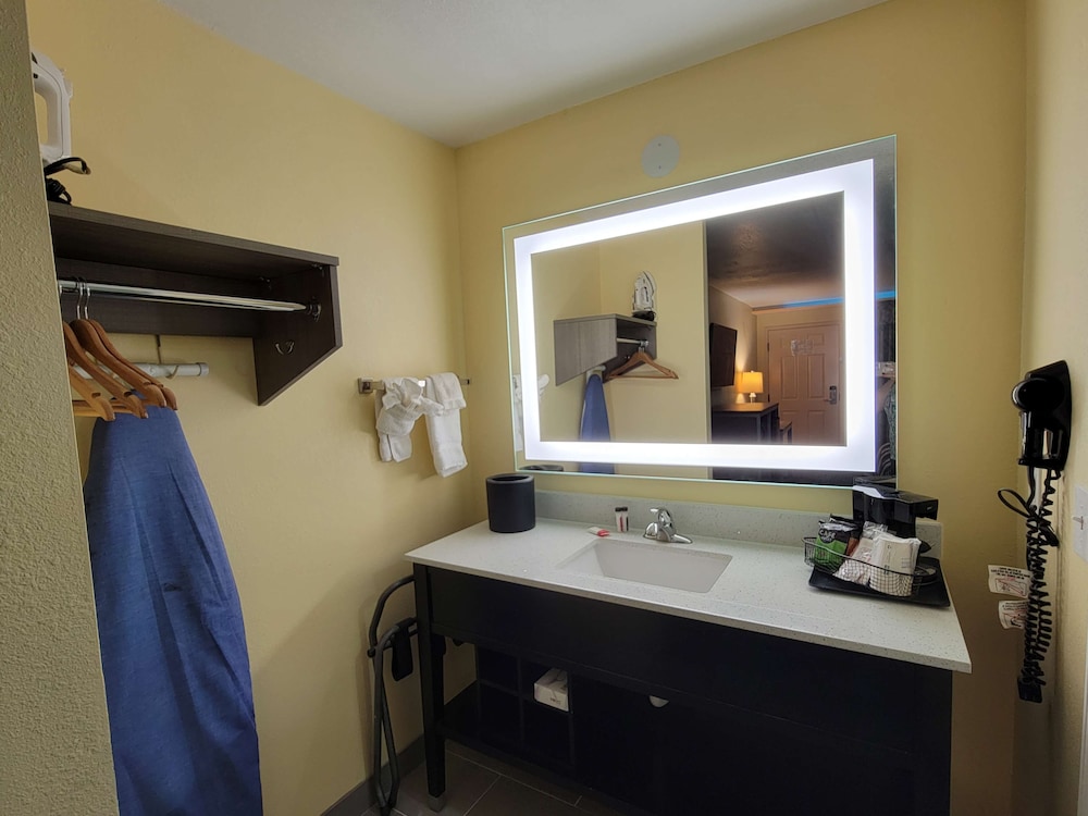 SureStay Plus Hotel by Best Western Odessa 16/34