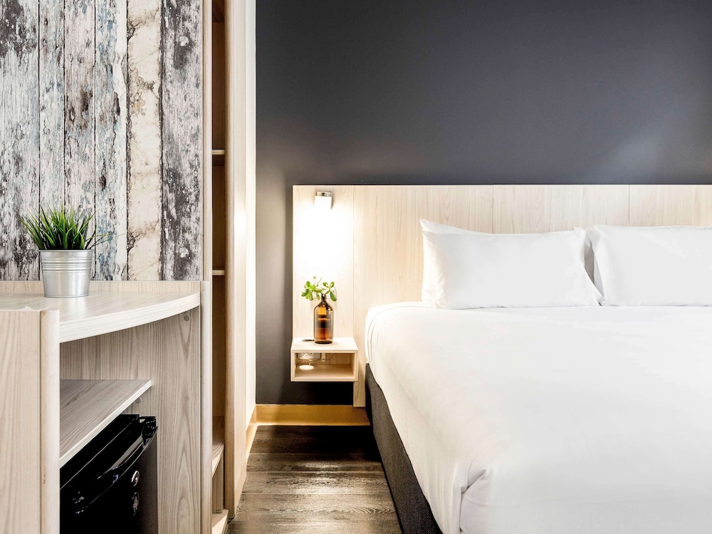 Ibis Sydney Barangaroo Hotel 13/70