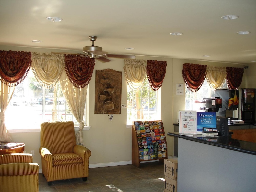Dream Inn Fresno 15/50