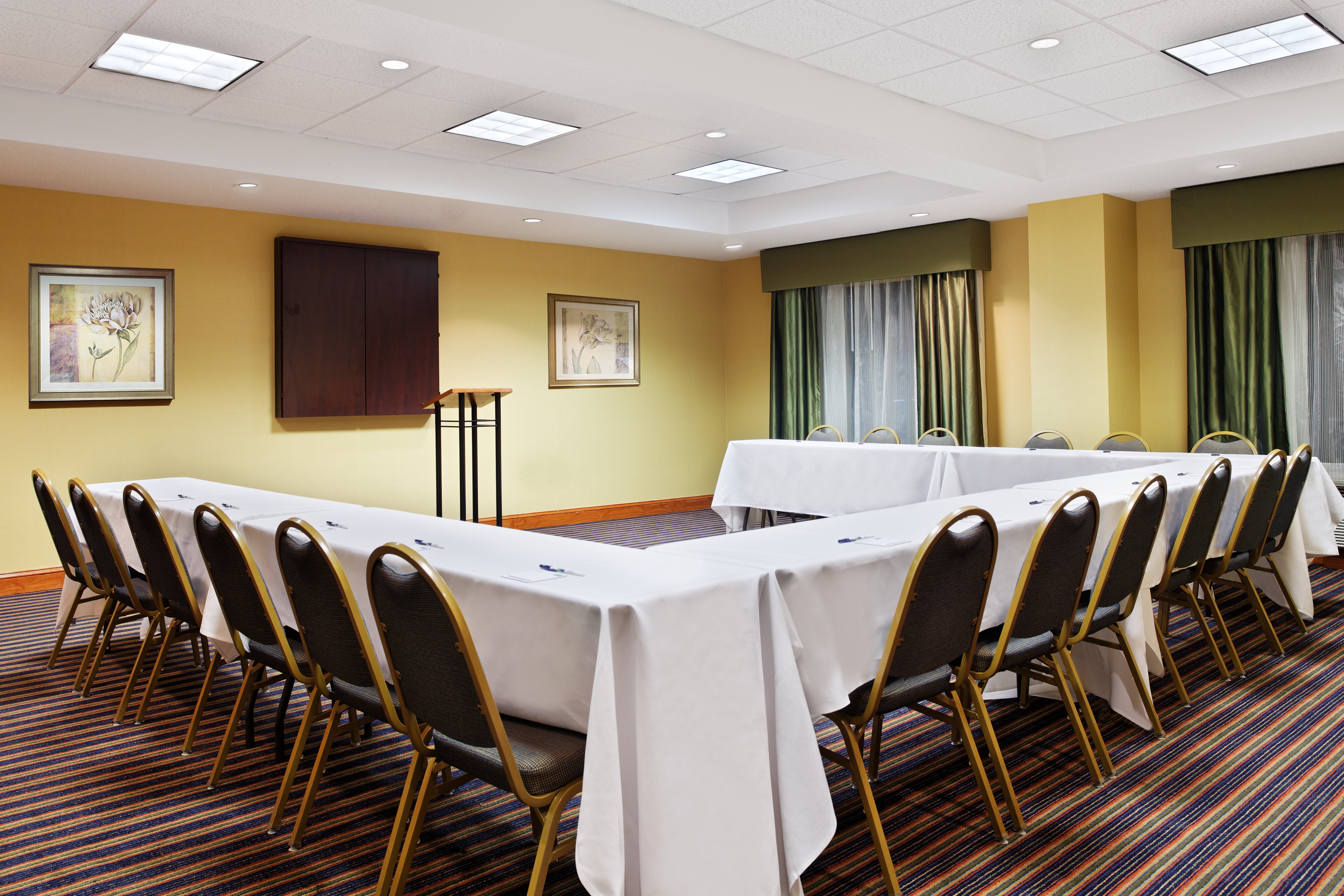 Holiday Inn Express & Suites Richmond Brandermill Hull Street 34/41