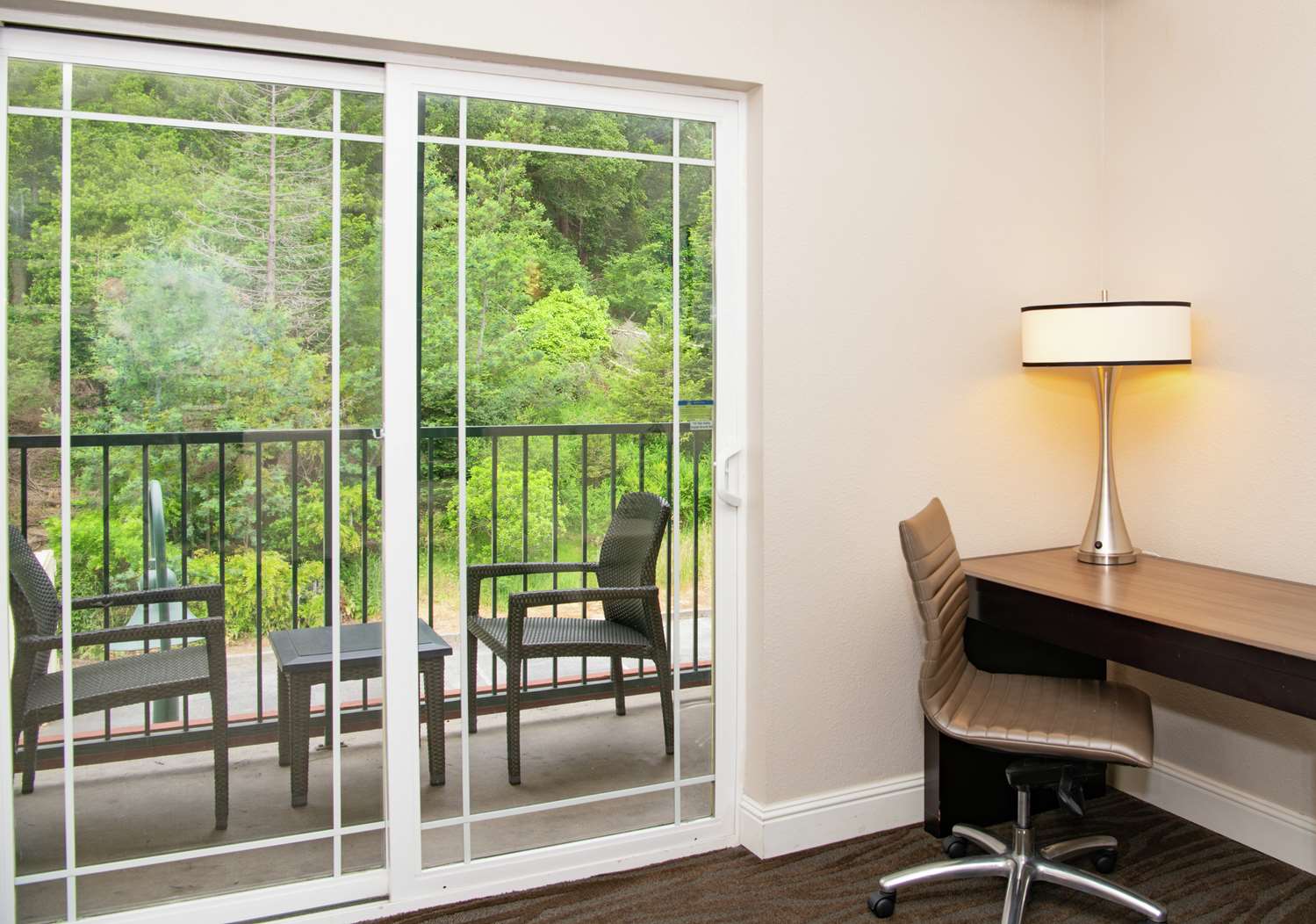 Room, King Bed, Balcony, Hilton Santa Cruz/Scotts Valley 4/4