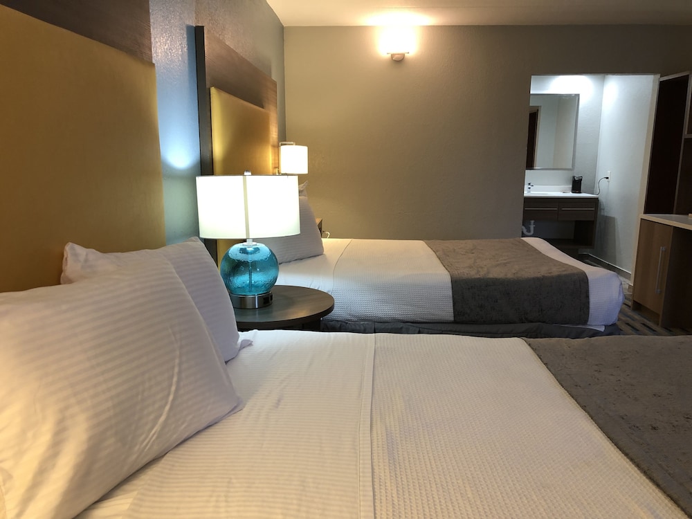 All Seasons Inn & Suites 19/41