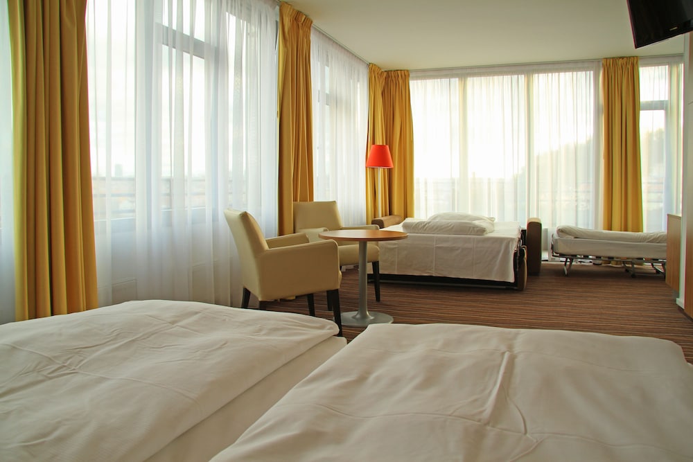 Akcent Hotel 30/67