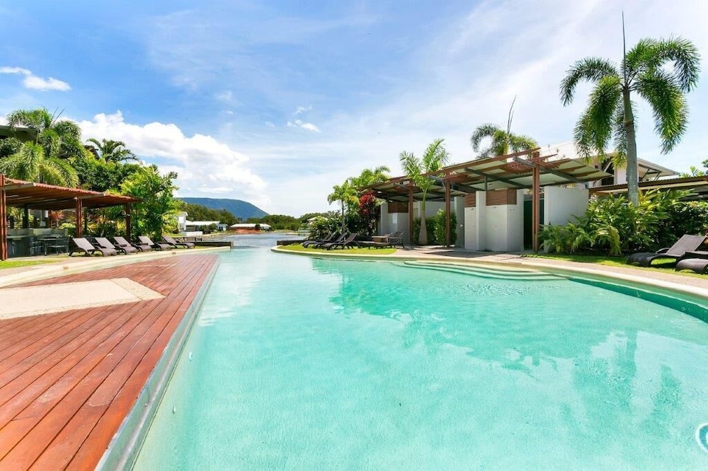Blue Lagoon Resort 30/60