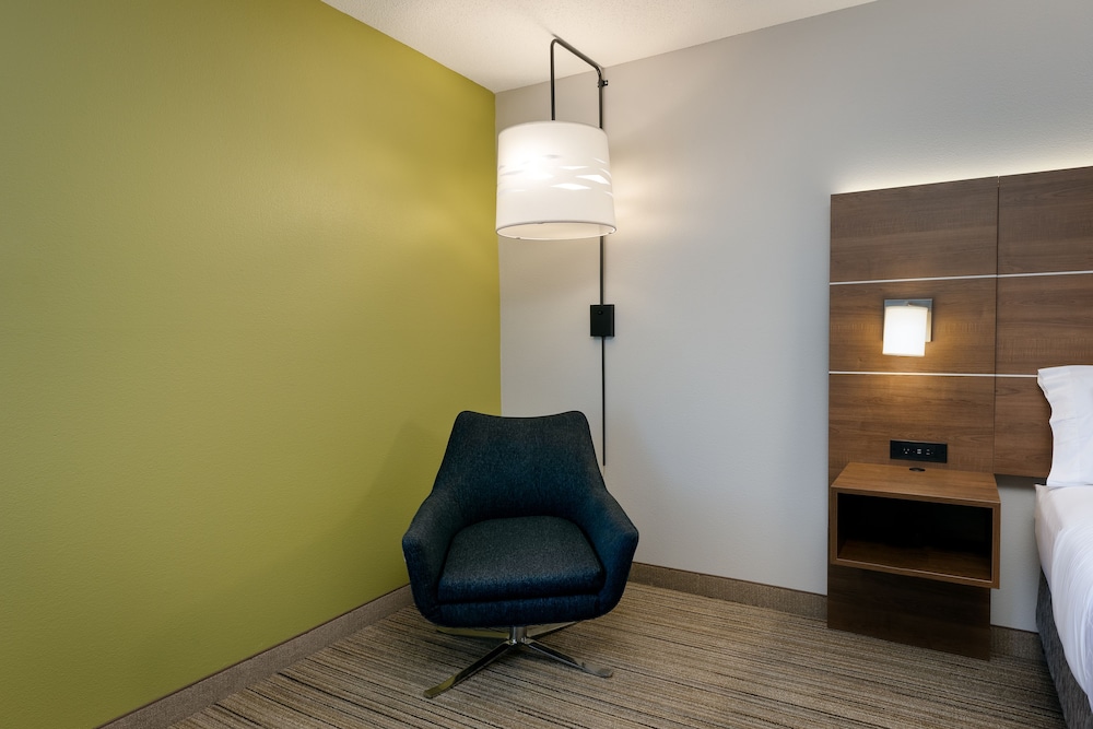 Holiday Inn Express Hotel & Suites Milton East I-10 35/73