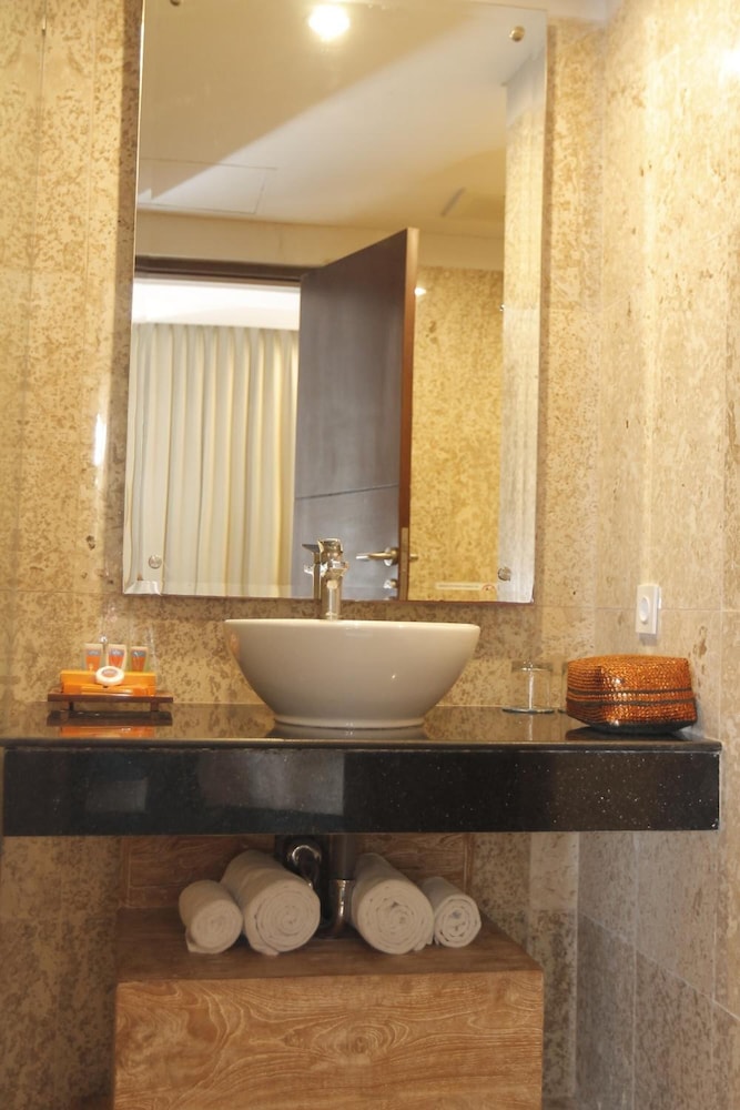 Destiny Boutique Hotel 33/34