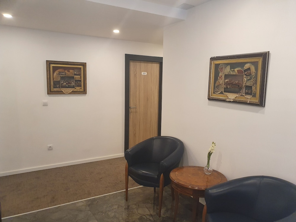 Premium Crown Suites 34/47
