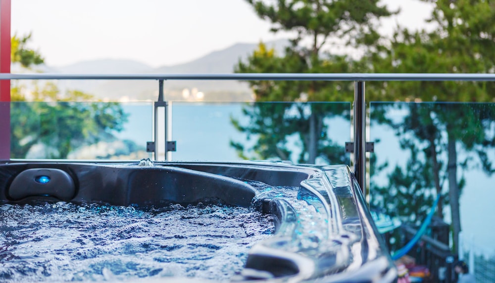 Tongyeong Honey Spa Pension 24/50