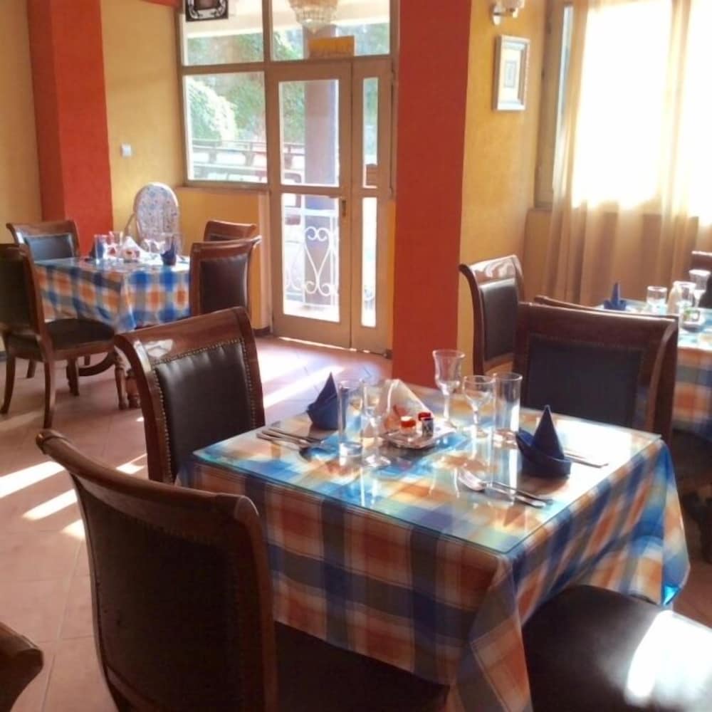 The Lions Den Hotel 18/19