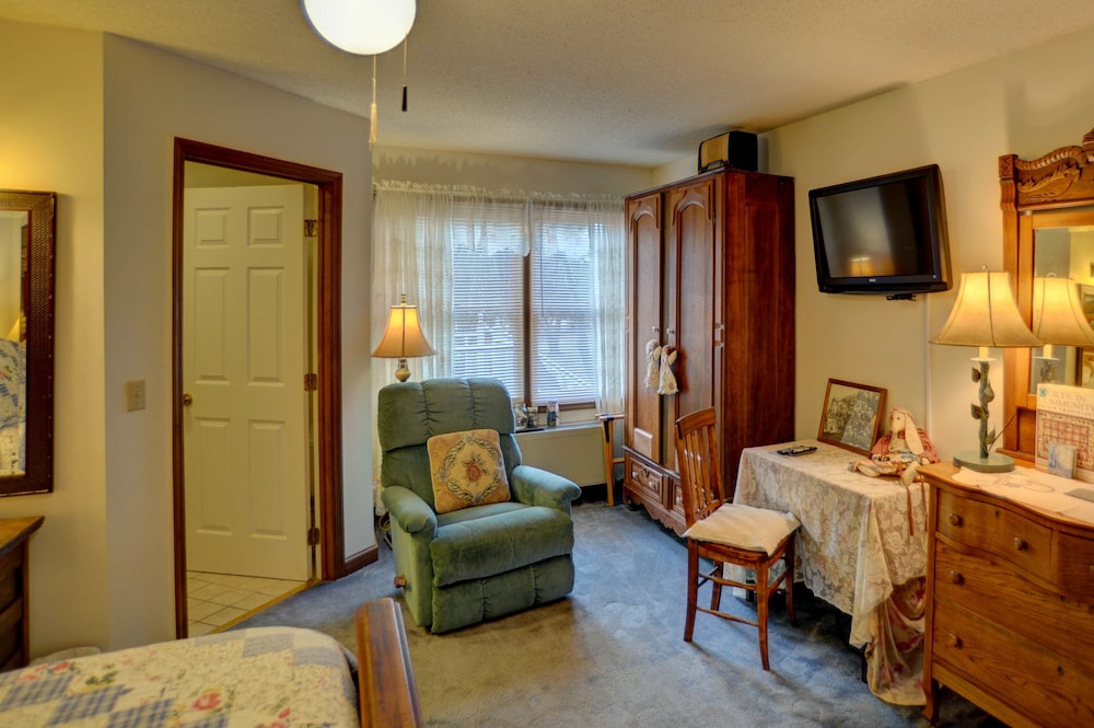Blue Mountain Mist Country Inn 42/63