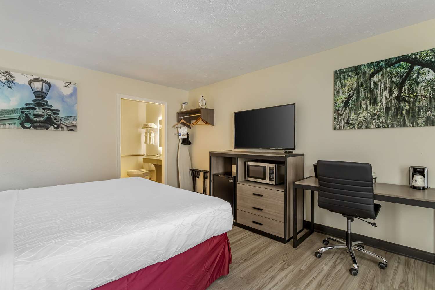 Room, Queen Bed