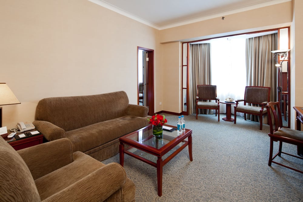 Rosedale Hotel And Suites 27/38
